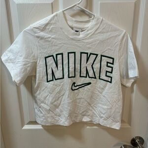 Nike Loose Fit T-Shirt.  Size S Kids. New with tags.